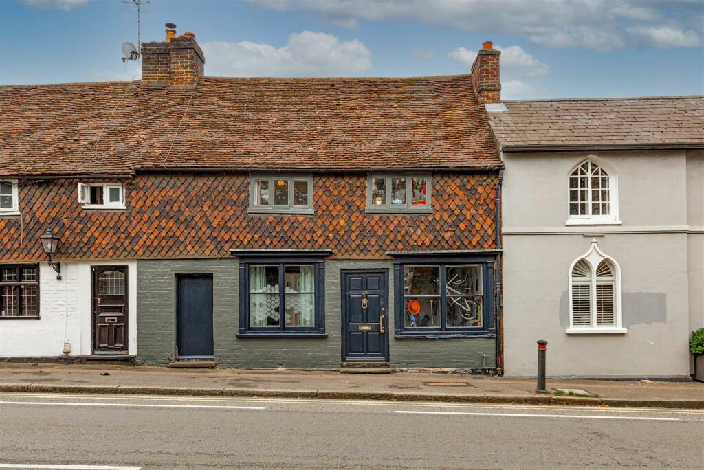 3 bedroom terraced house for sale in West Street, Reigate, RH2