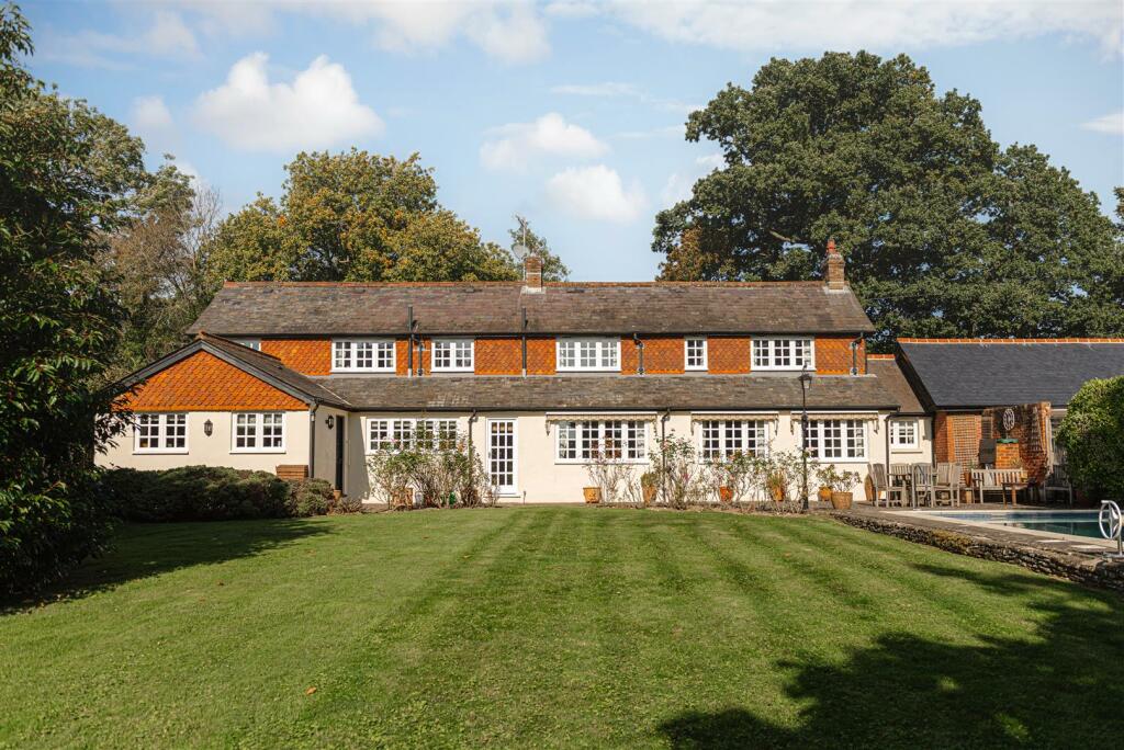 3 bedroom house for sale in Crutchfield Lane, Hookwood, Horley, RH6