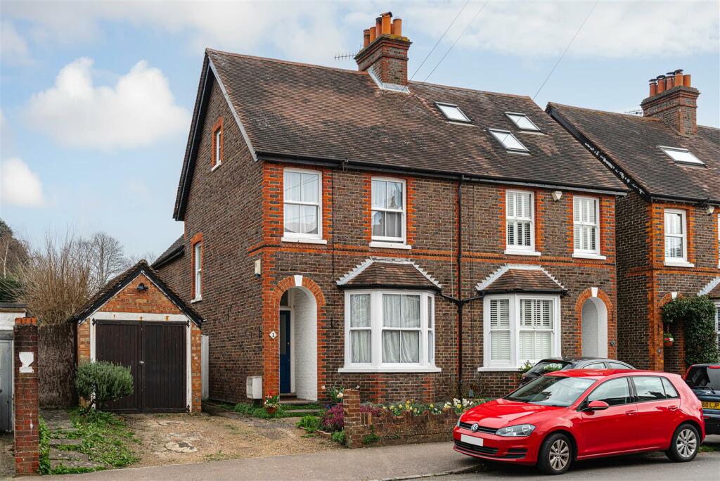 4 bedroom semidetached house for sale in Deerings Road, Reigate, RH2
