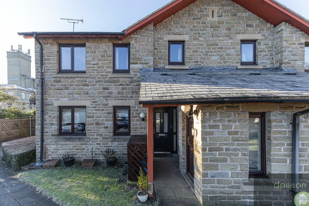 2 bedroom apartment for sale in Fox Court, Greetland, Halifax, HX4