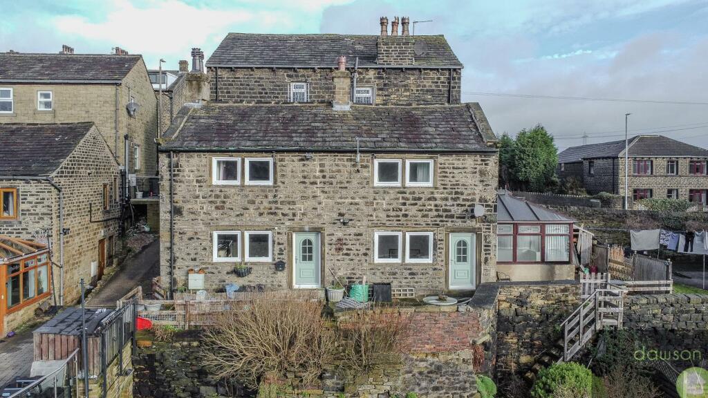 3 bedroom semidetached house for sale in Rochdale Road, Greetland
