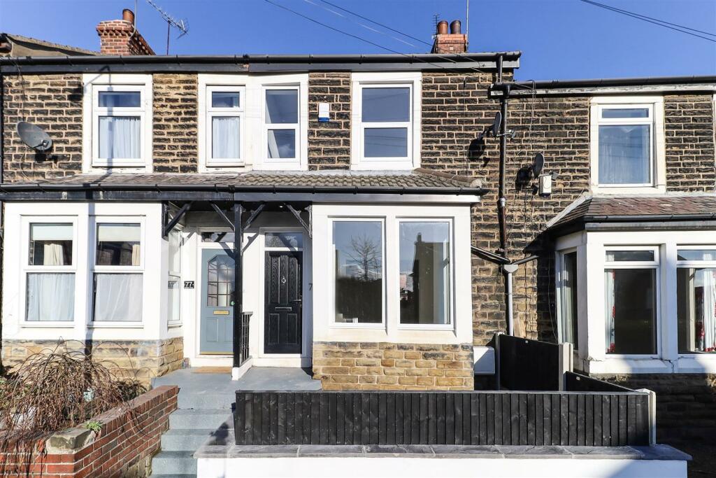 3 bedroom terraced house for sale in Carleton Road, Pontefract, WF8