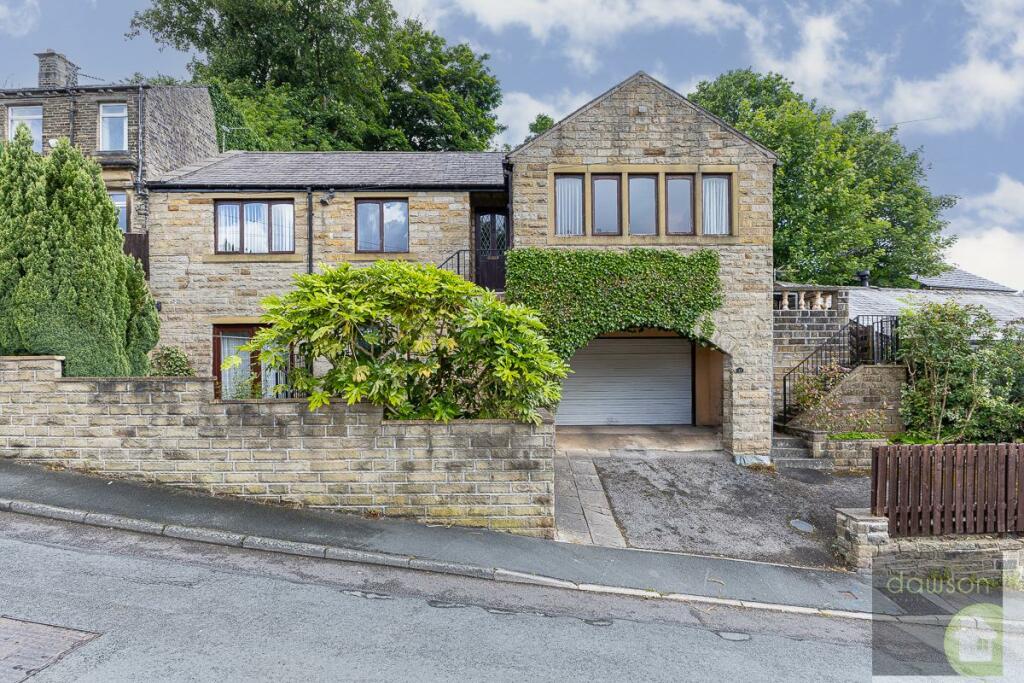 4 bedroom detached house for sale in Hoults Lane, Greetland, Halifax, HX4