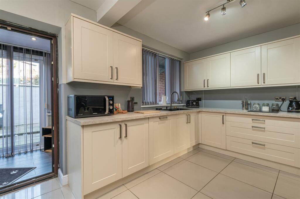 Additional property image - Saxton Avenue, Bradford