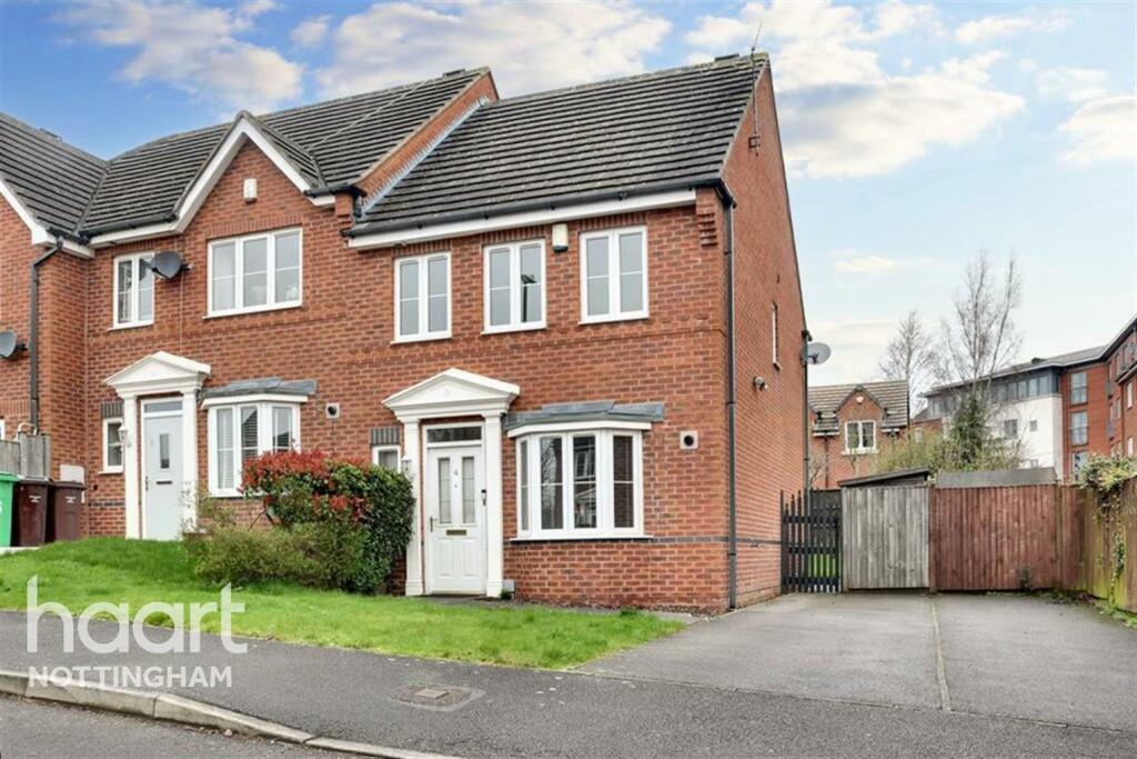 3 bedroom end of terrace house for rent in City View, Mapperley, NG3