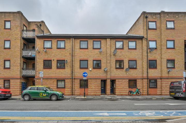 Main image of property: 92 Horseferry Road, London, E14 8DY