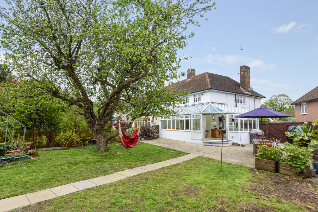 3 bedroom end of terrace house for sale in Well Road, EN5
