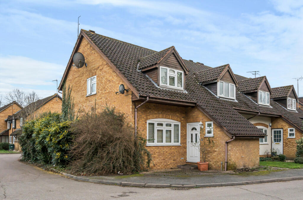 3 bedroom end of terrace house for sale in Galdana Avenue, EN5