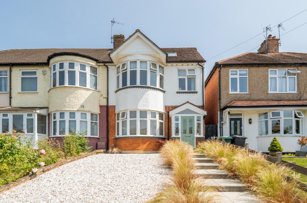 Main image of property: Crescent Road, Barnet, EN4