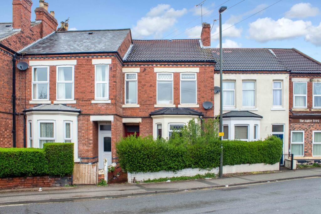 3 bedroom terraced house for sale in Station Road, Long Eaton