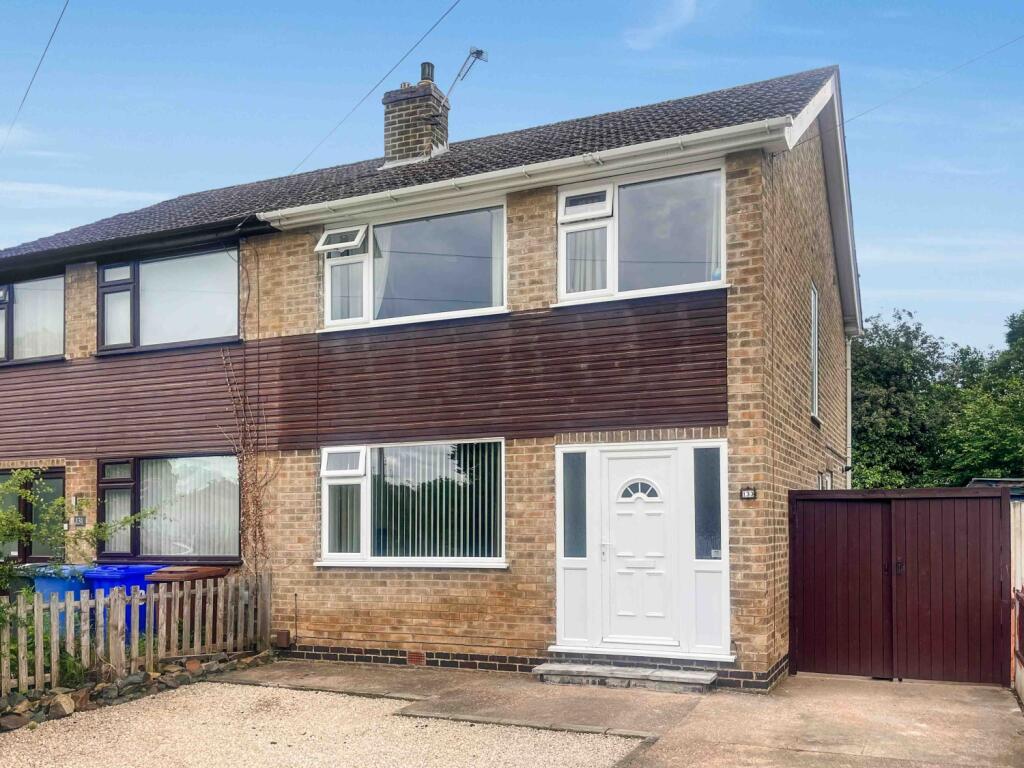 3 bedroom semidetached house for sale in Oakleys Road, Long Eaton