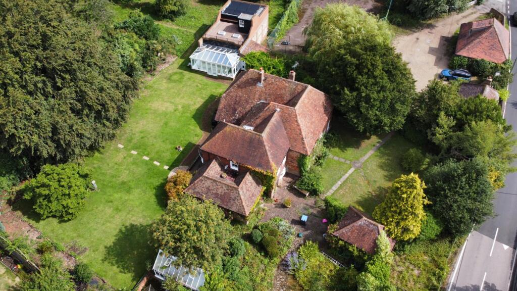 6 bedroom detached house for sale in Wigmore Lane, Eythorne, Dover