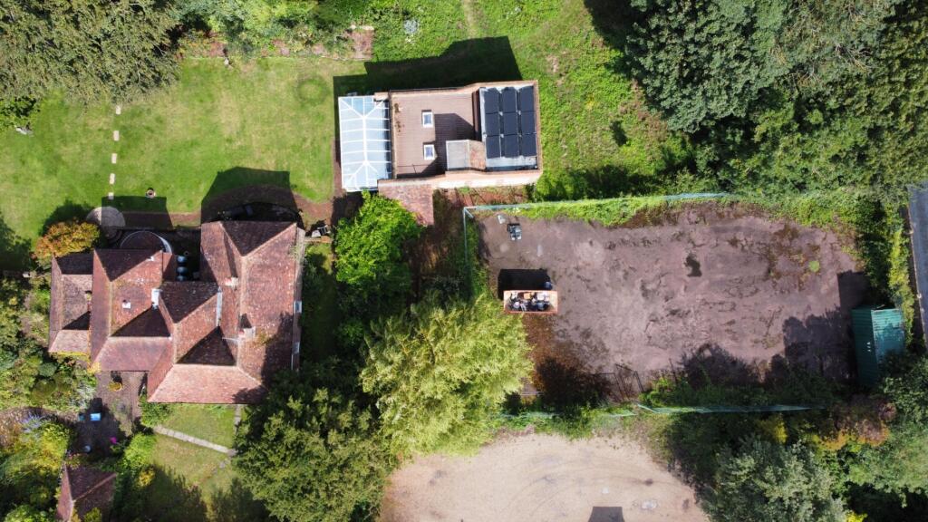 6 bedroom detached house for sale in Wigmore Lane, Eythorne, Dover