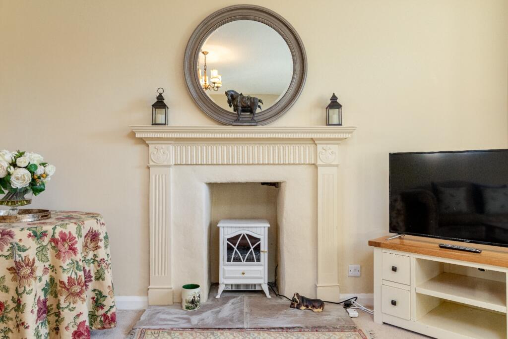 3 bedroom cottage for sale in Easby Court, Richmond, North Yorkshire, DL10