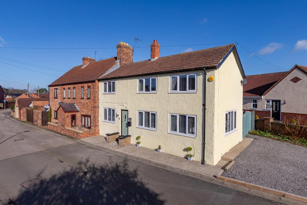 3 bedroom semidetached house for sale in Hedworth, Aiskew, Bedale, DL8