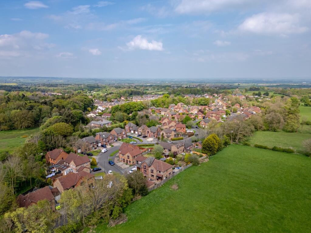 3 bedroom end of terrace house for sale in Oak Tree Avenue, Scotton