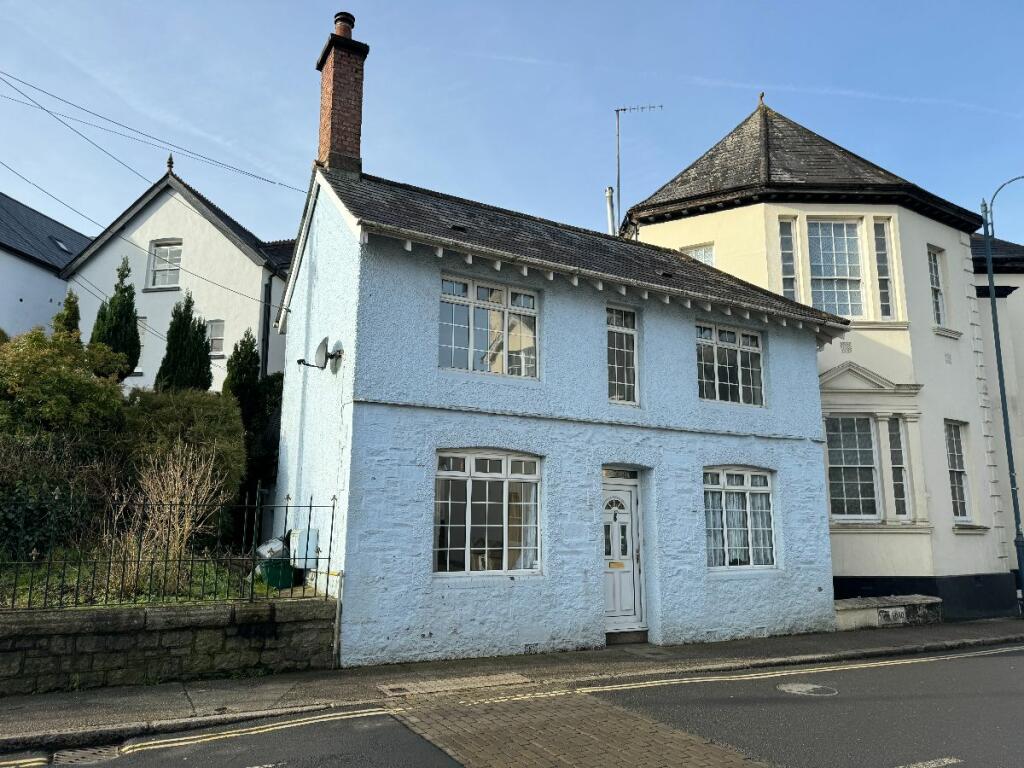 2 bedroom cottage for sale in Mill Road, Okehampton, EX20
