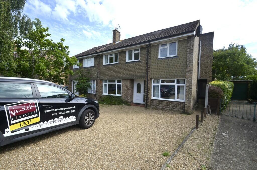 6 bedroom semidetached house for rent in Moore Grove Crescent, Egham, TW20