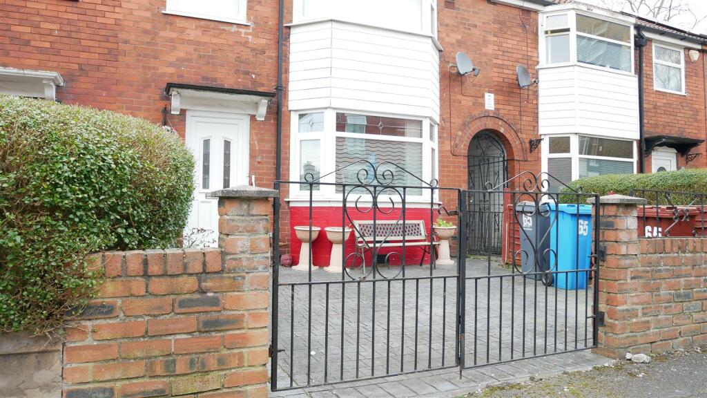 3 bedroom semidetached house for sale in Pinnington Road, Manchester, M18