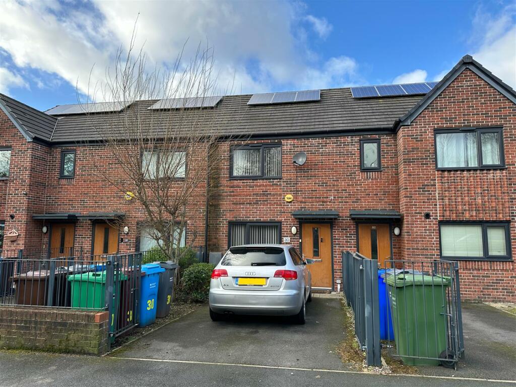 2 bedroom terraced house for sale in Lawnswood Road, Beswick, M12