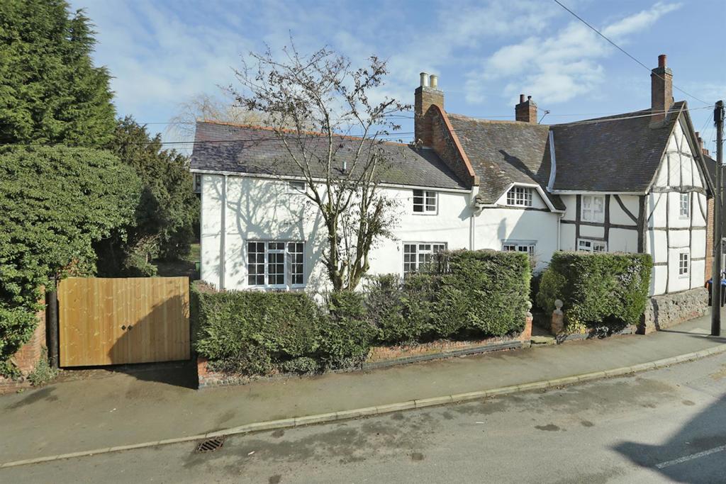 4 bedroom character property for sale in Hill, Dunton Bassett, Lutterworth, LE17