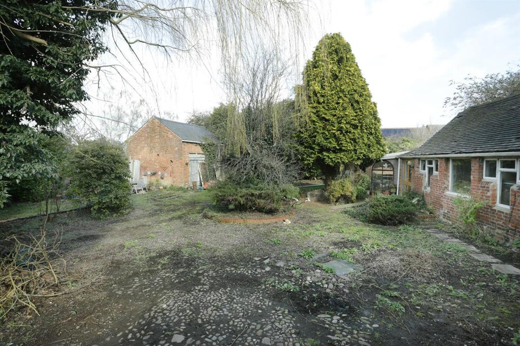 4 bedroom character property for sale in Hill, Dunton Bassett, Lutterworth, LE17