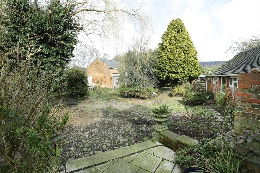 4 bedroom character property for sale in Hill, Dunton Bassett, Lutterworth, LE17