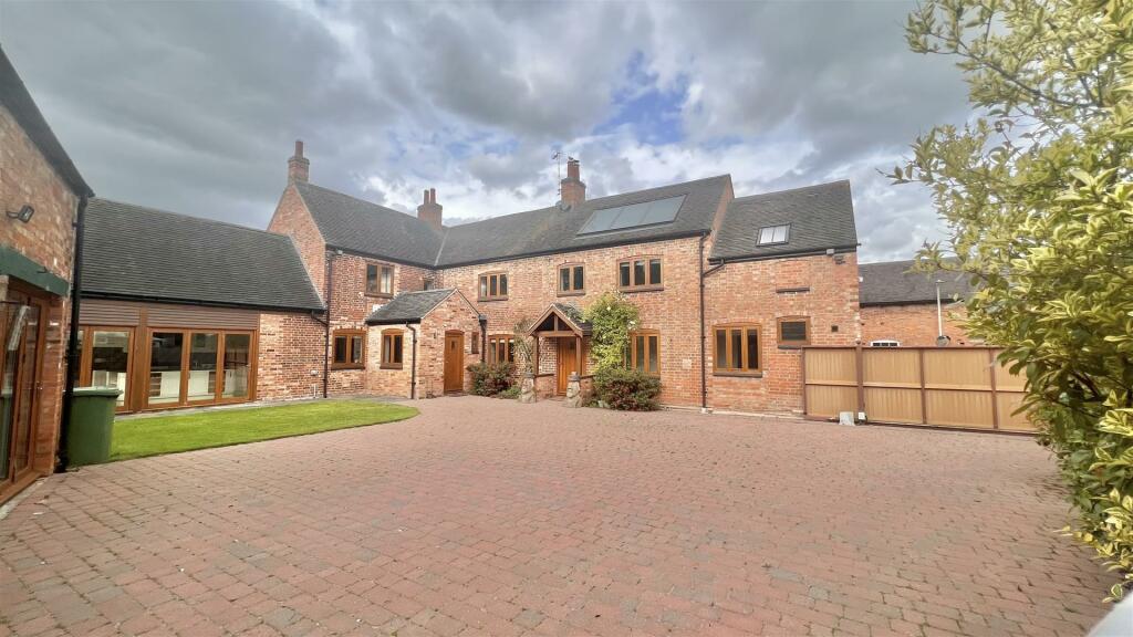 4 bedroom farm house for sale in Frolesworth Lane, Claybrooke Magna, LE17