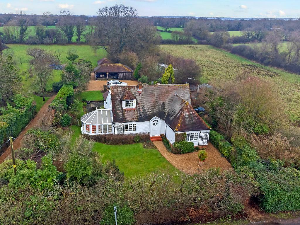 5 bedroom detached house for sale in Pluckley Road, Smarden, Kent, TN27