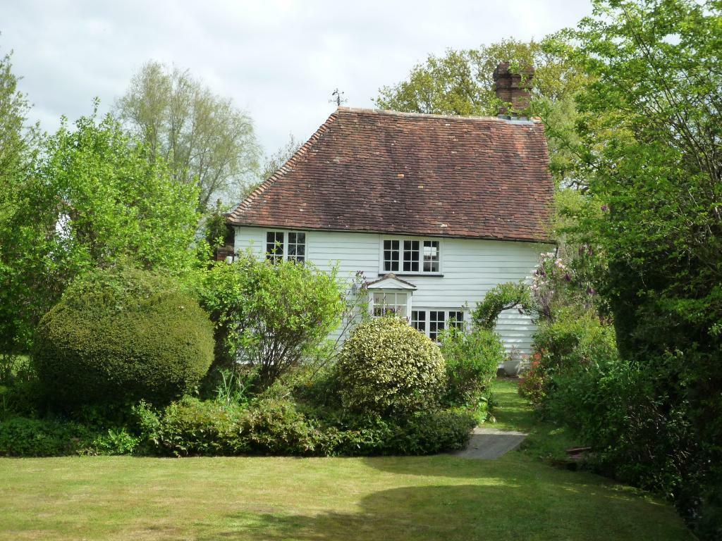 2 bedroom detached house for sale in Sissinghurst Road, Three Chimneys
