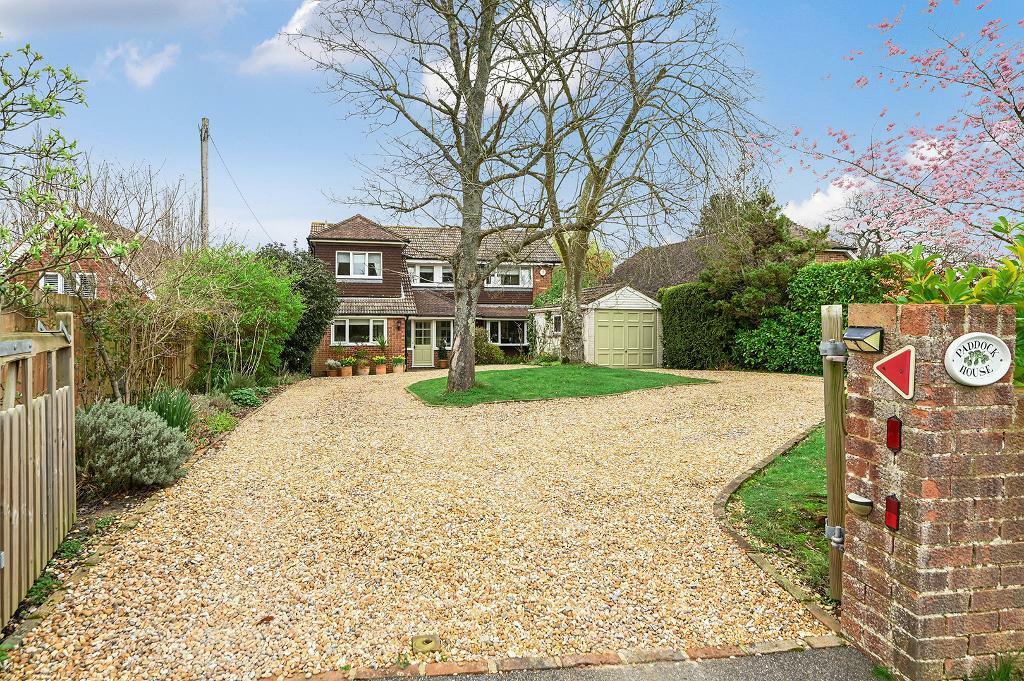4 bedroom detached house for sale in Main Street, Peasmarsh, East