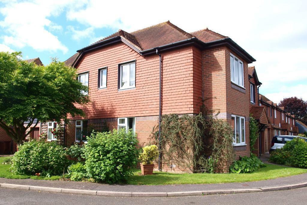 2 bedroom flat for sale in The Cobs, Woodbury Lane, Tenterden, Kent