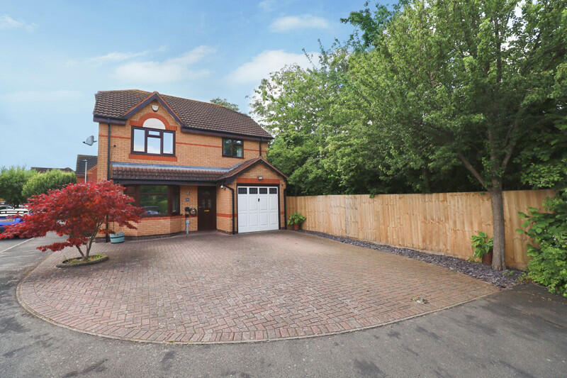 3 bedroom detached house for sale in Munnings Drive, Hinckley