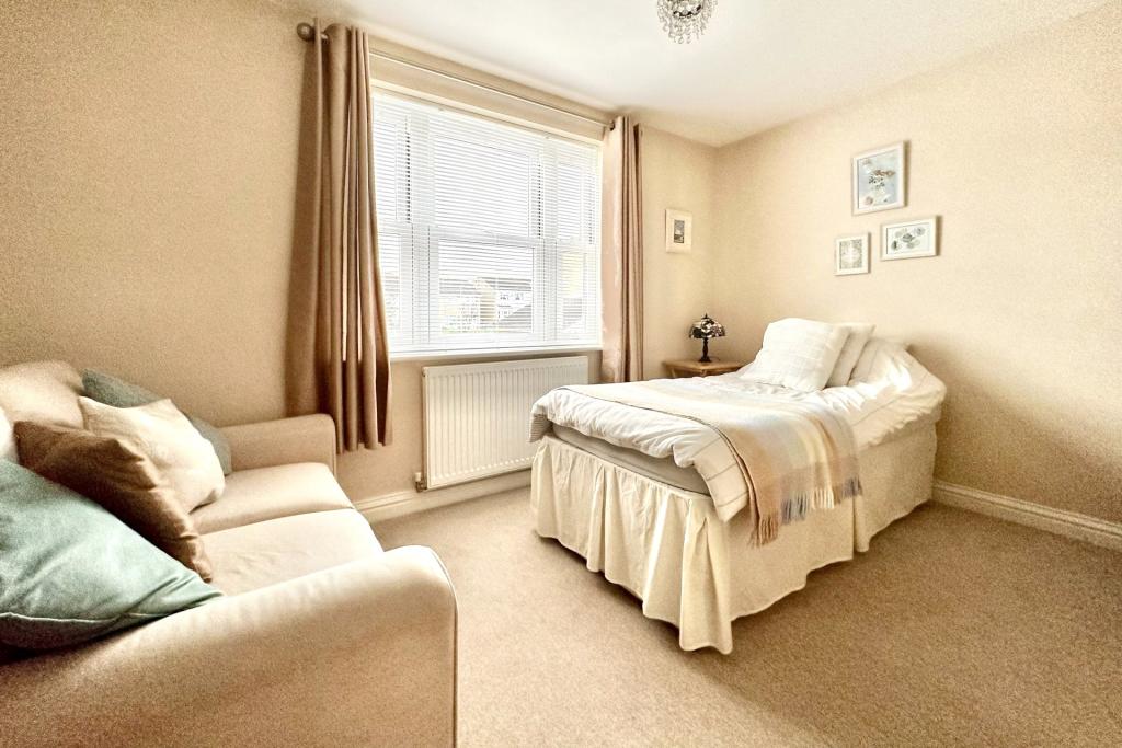 4 bedroom semidetached house for sale in Dyers Meadow, Byes Lane