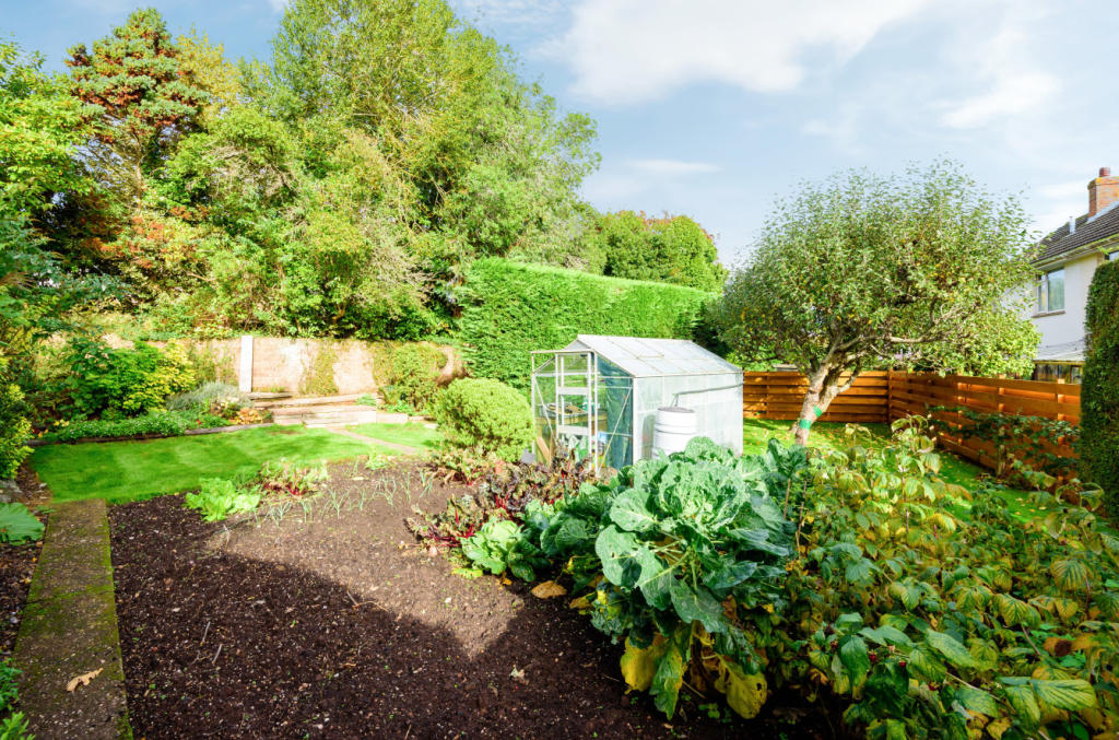 2 bedroom bungalow for sale in Woolbrook Park, Sidmouth, Devon, EX10