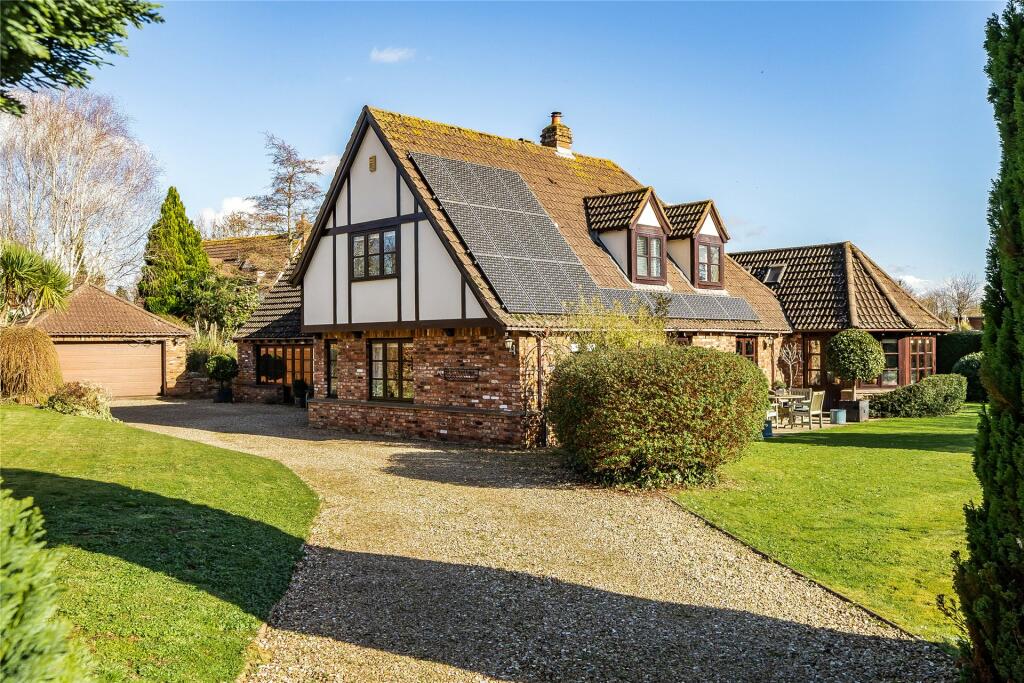 4 bedroom detached house for sale in Priory Close, East Budleigh, Budleigh Salterton, Devon, EX9