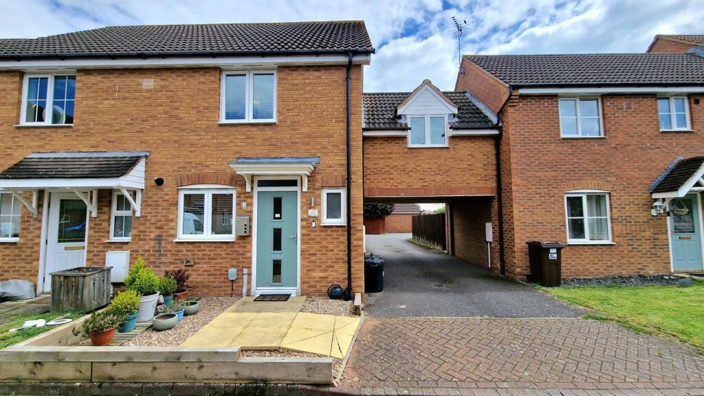 3 bedroom semidetached house for sale in Farmhouse Drive, Deeping St