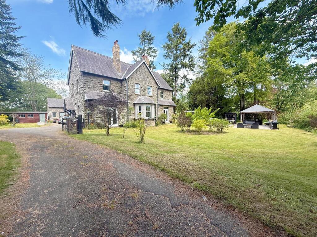 6 bedroom house