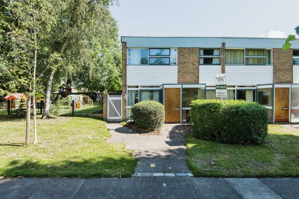 3 bedroom terraced house for sale in Fieldend, Twickenham, TW1