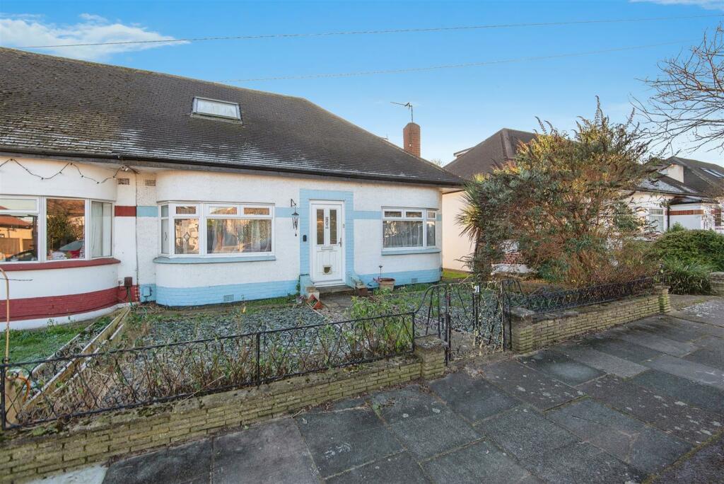 3 bedroom bungalow for sale in Rosecroft Gardens, Twickenham, TW2