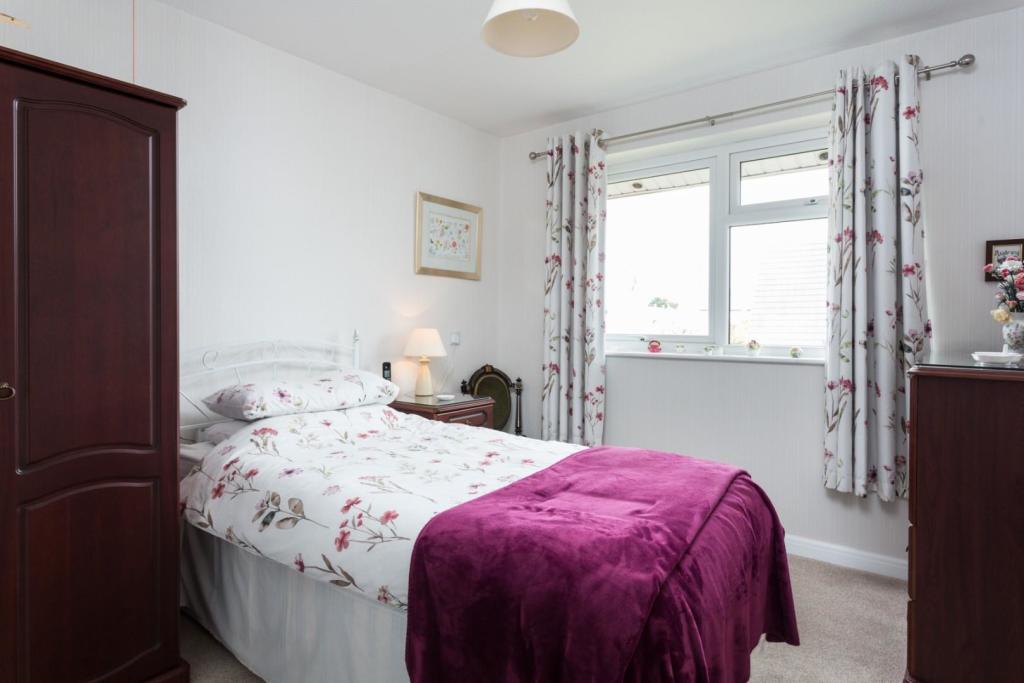 2 bedroom apartment for sale in St. Marys Mews, Greenshaw Drive