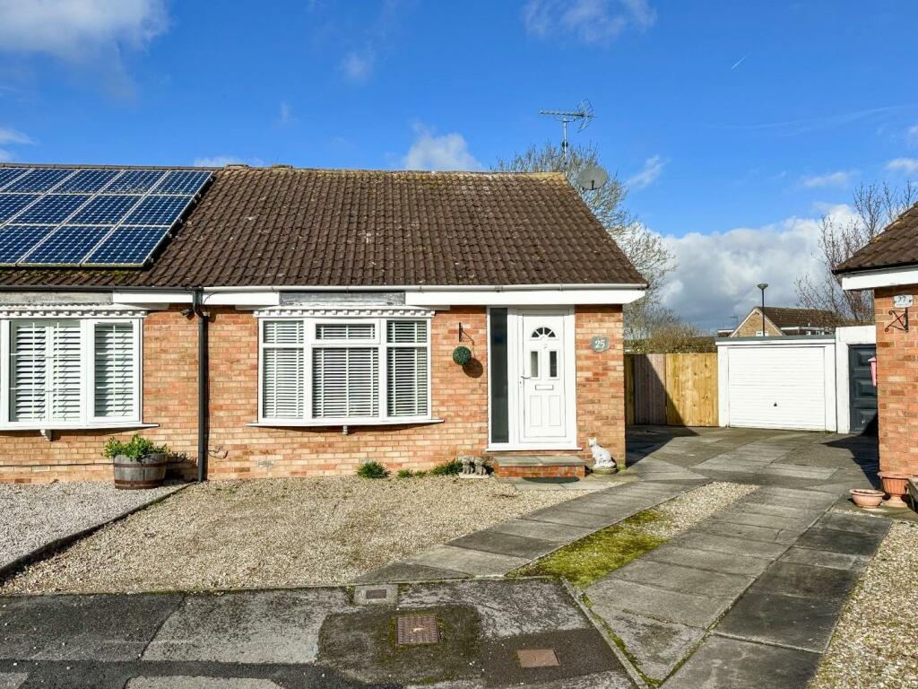 2 bedroom semidetached bungalow for sale in Knapton Close, Strensall