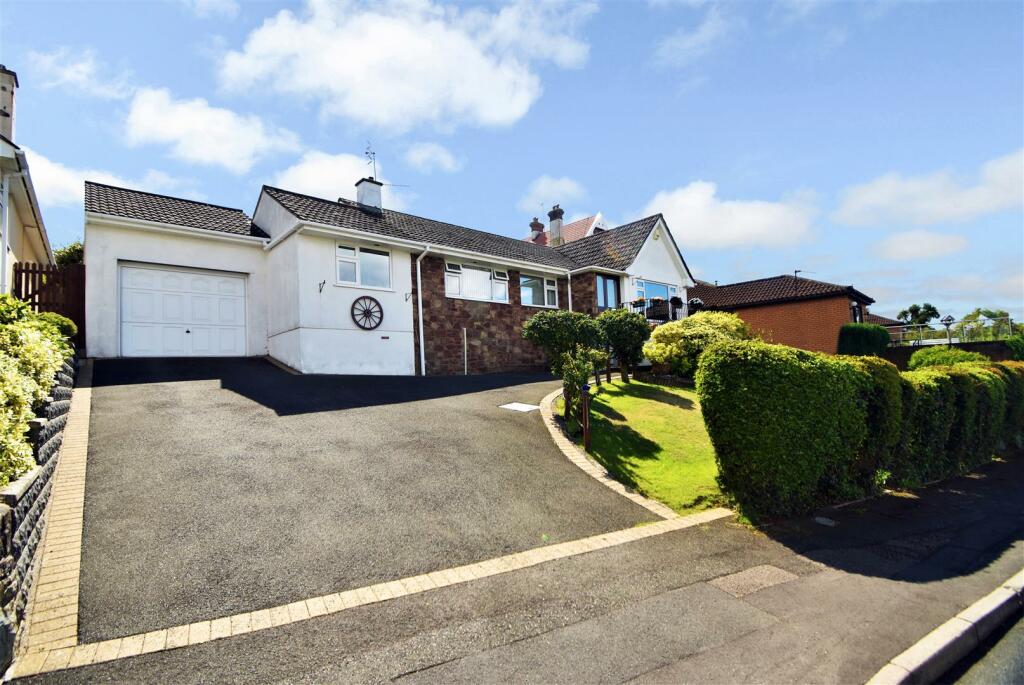 3 bedroom detached bungalow for sale in Denny View, Portishead, BS20