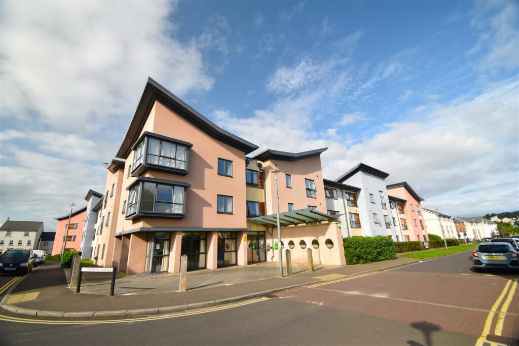 2 bedroom retirement property for sale in Forth Avenue, Portishead, BS20