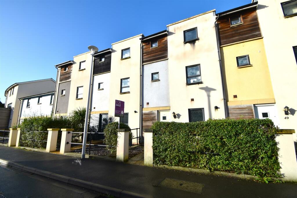 4 bedroom terraced house for sale in Newfoundland Way, Portishead