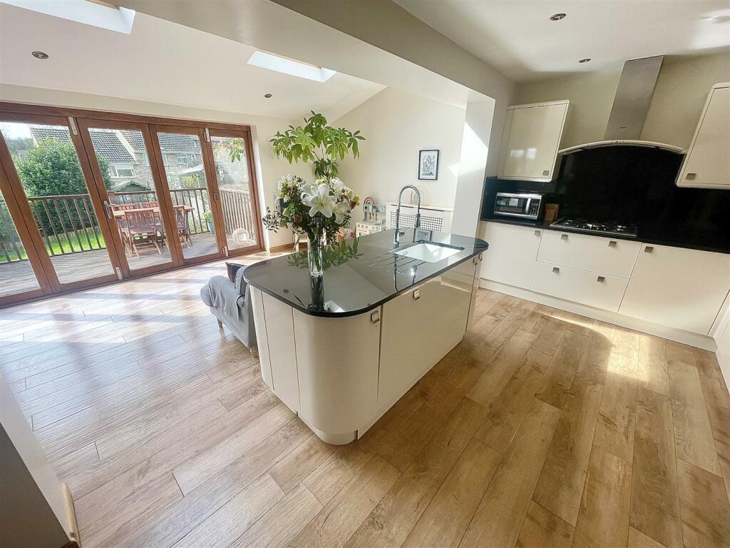 3 bedroom semidetached house for sale in Combe Avenue, Portishead., BS20