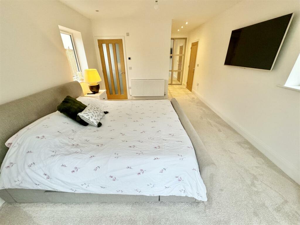 Additional property image - Valley Road, Portishead