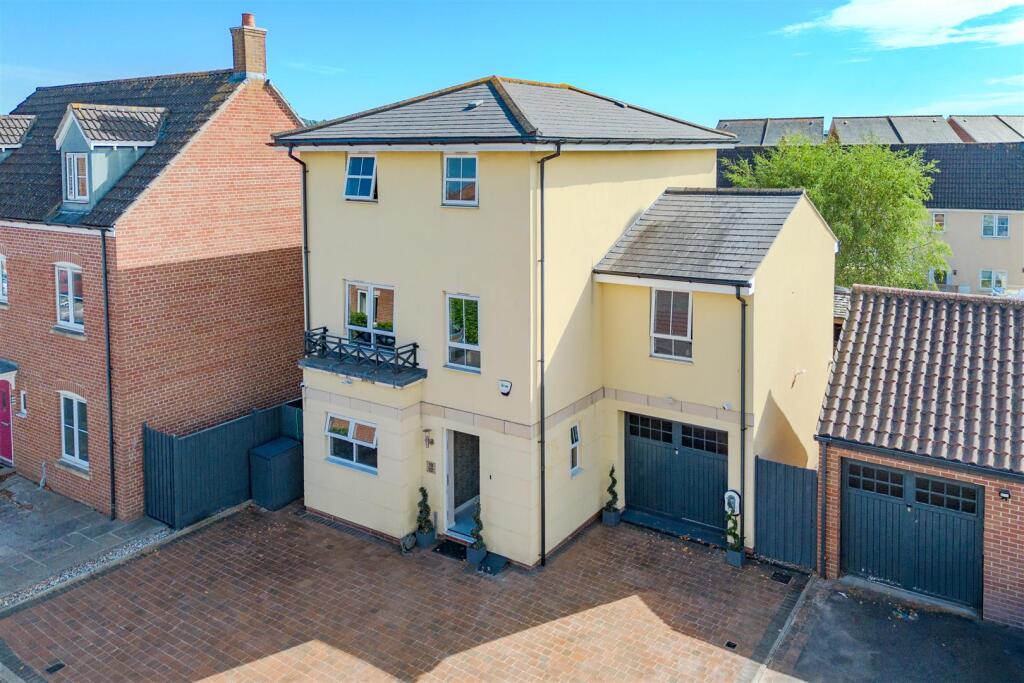 Main image of property: Curlew Place, Portishead