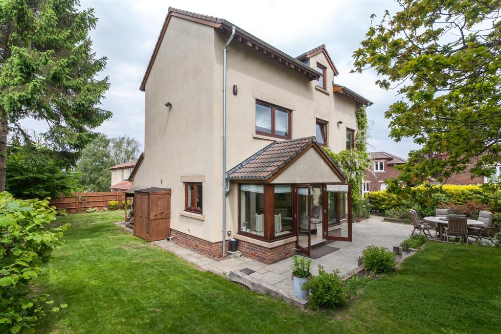 5 bedroom detached house for sale in Applehayes Rise, EastonInGordano