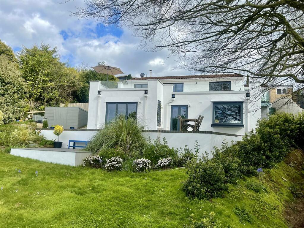 4 bedroom detached house for sale in Redcliffe Bay, Portishead., BS20